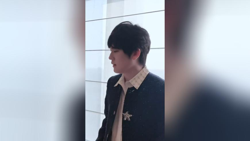 父母激烈争吵后儿子哭着收拾残局,2025澳门特马开奖记录查询,最新正品解答落实_潮流版V10.96