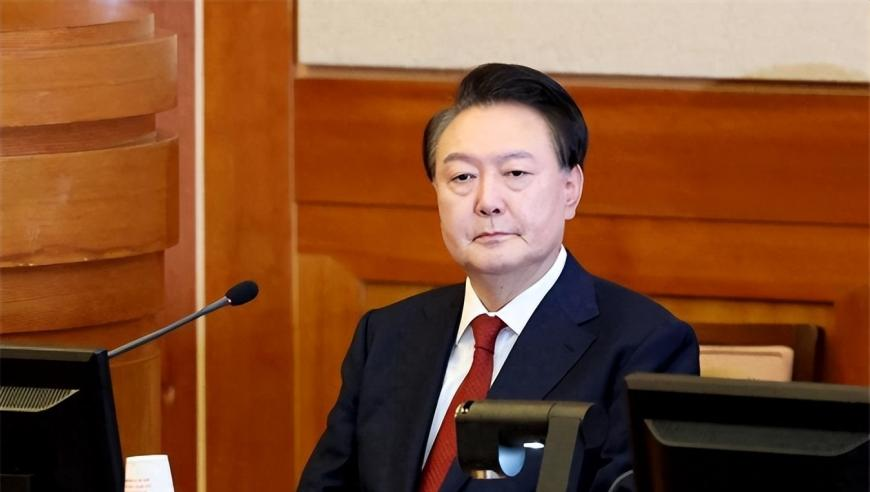父亲抢行横穿马路 儿子追上去被撞,新澳门资料大全正版资料2025年免费资料,完美答案解释落实_高清版V6.6